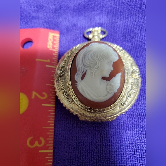 Vintage 60's Powder Compact - Picture 6 of 7